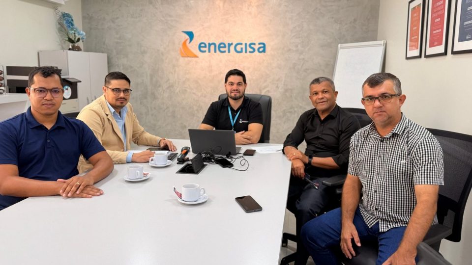 Deputado Pedro Fernandes articula energia elétrica para 120 famílias de assentamentos em Rio Crespo