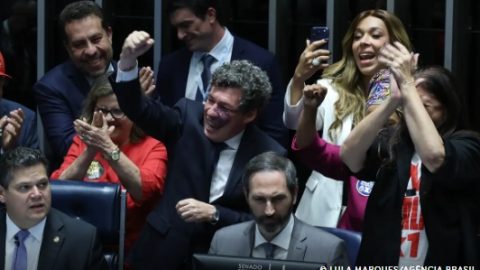Senado aprova o fim da escala 6×1; jornada semanal cai para 40 horas