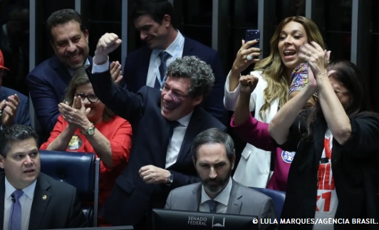 Senado aprova o fim da escala 6×1; jornada semanal cai para 40 horas