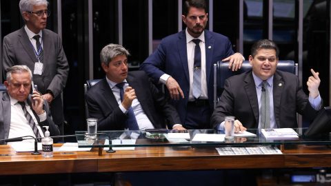 Alcolumbre retira PEC da Segurança Pública da pauta do Senado